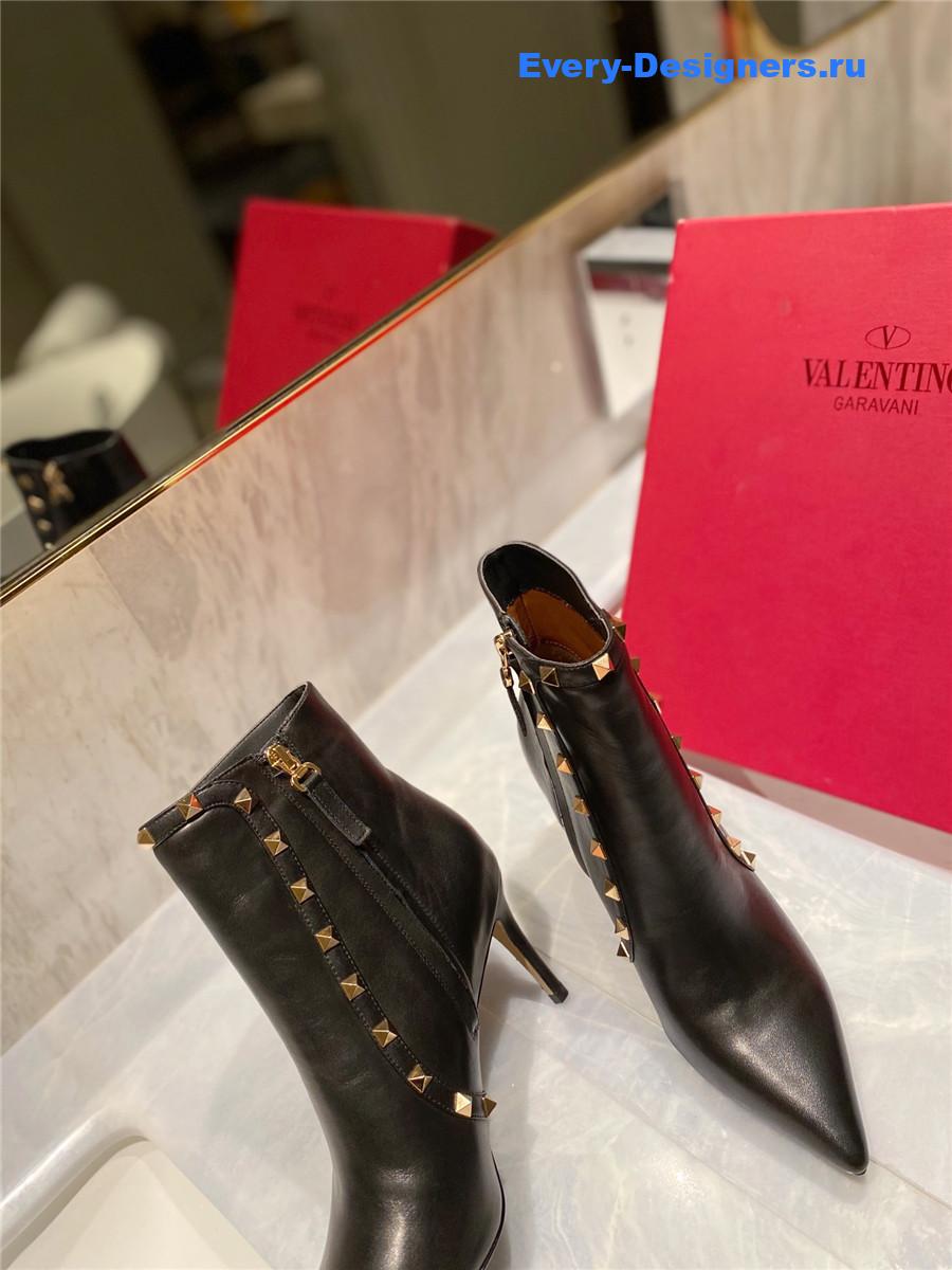 Va1e*ntin0 garavani rockstud black ankle boots