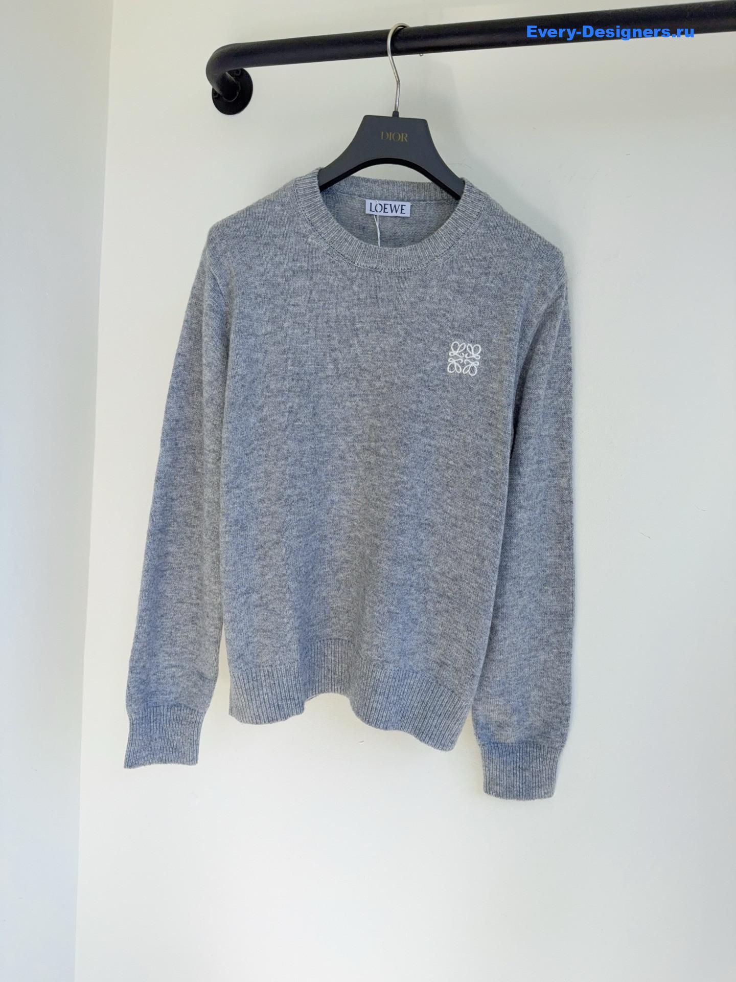 L0ew* anagram logo-embroidered grey sweater