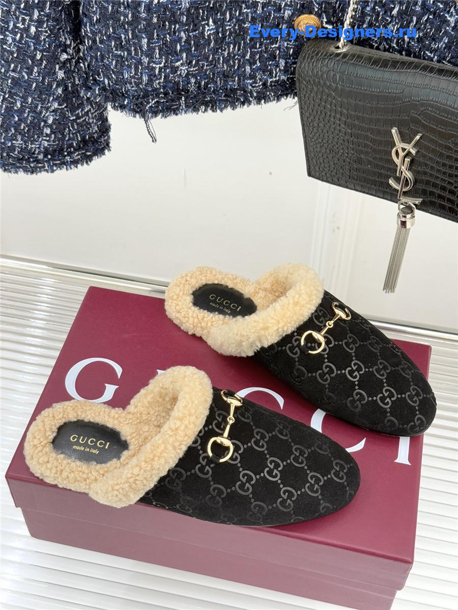 Gvc*1 horsebit gg black suede shearling mules