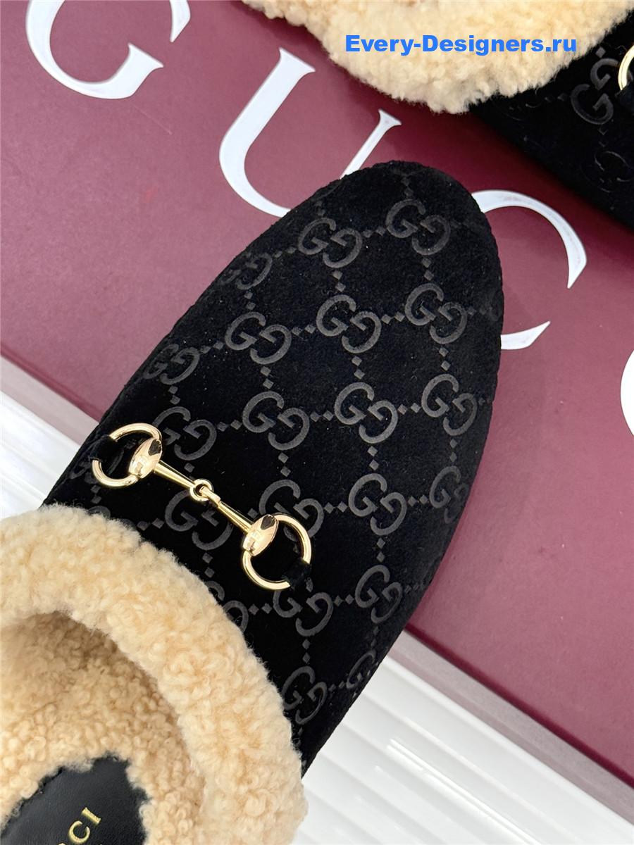 Gvc*1 horsebit gg black suede shearling mules