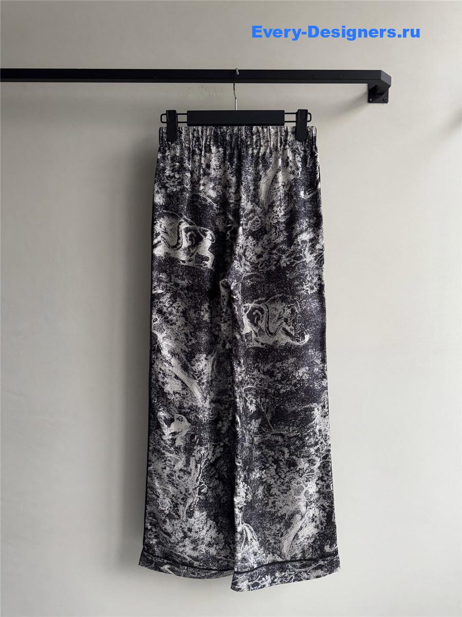 D10r grey animal print silk trouser