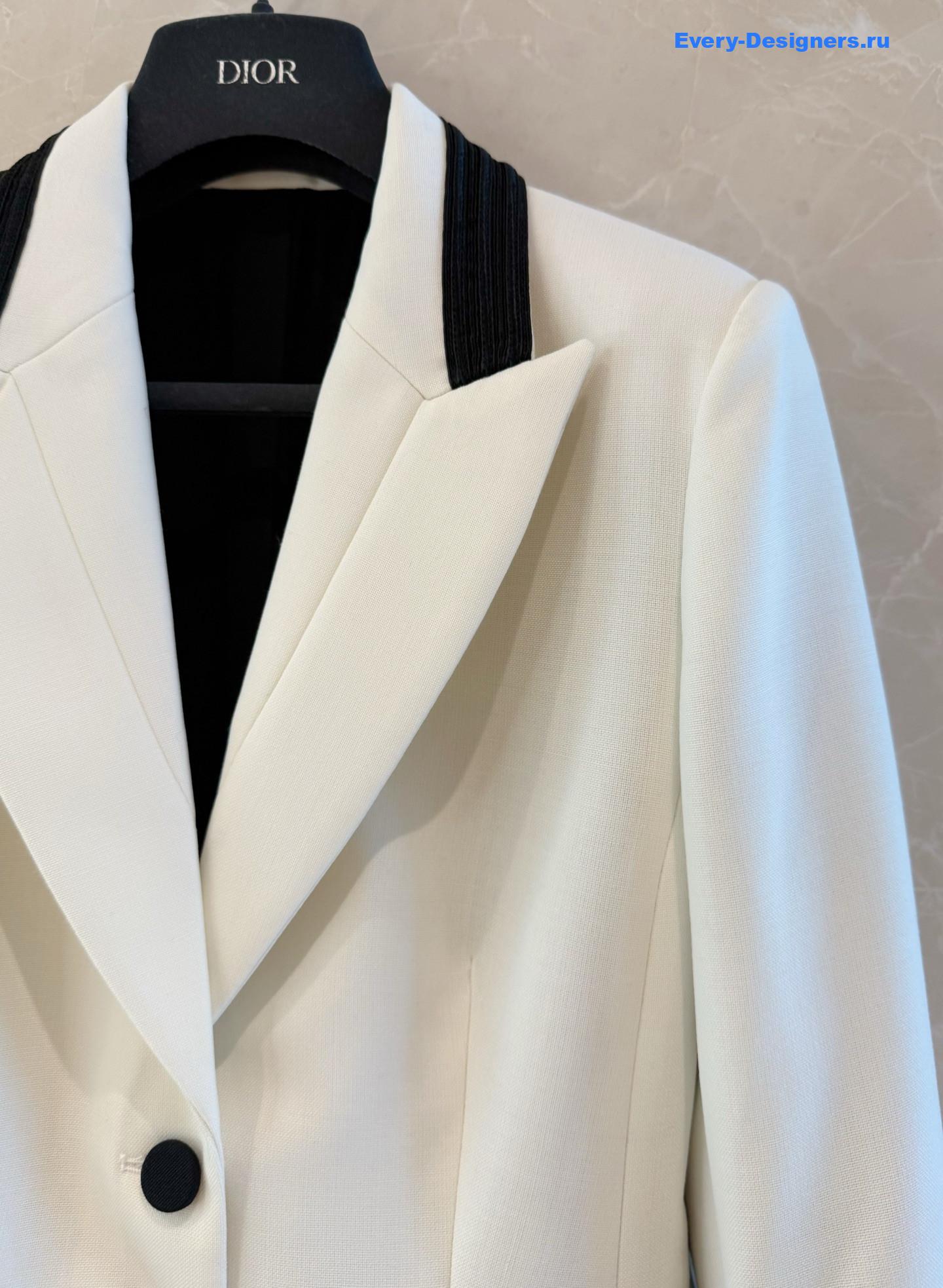 D10r ecru wool and mohair fitted jacket