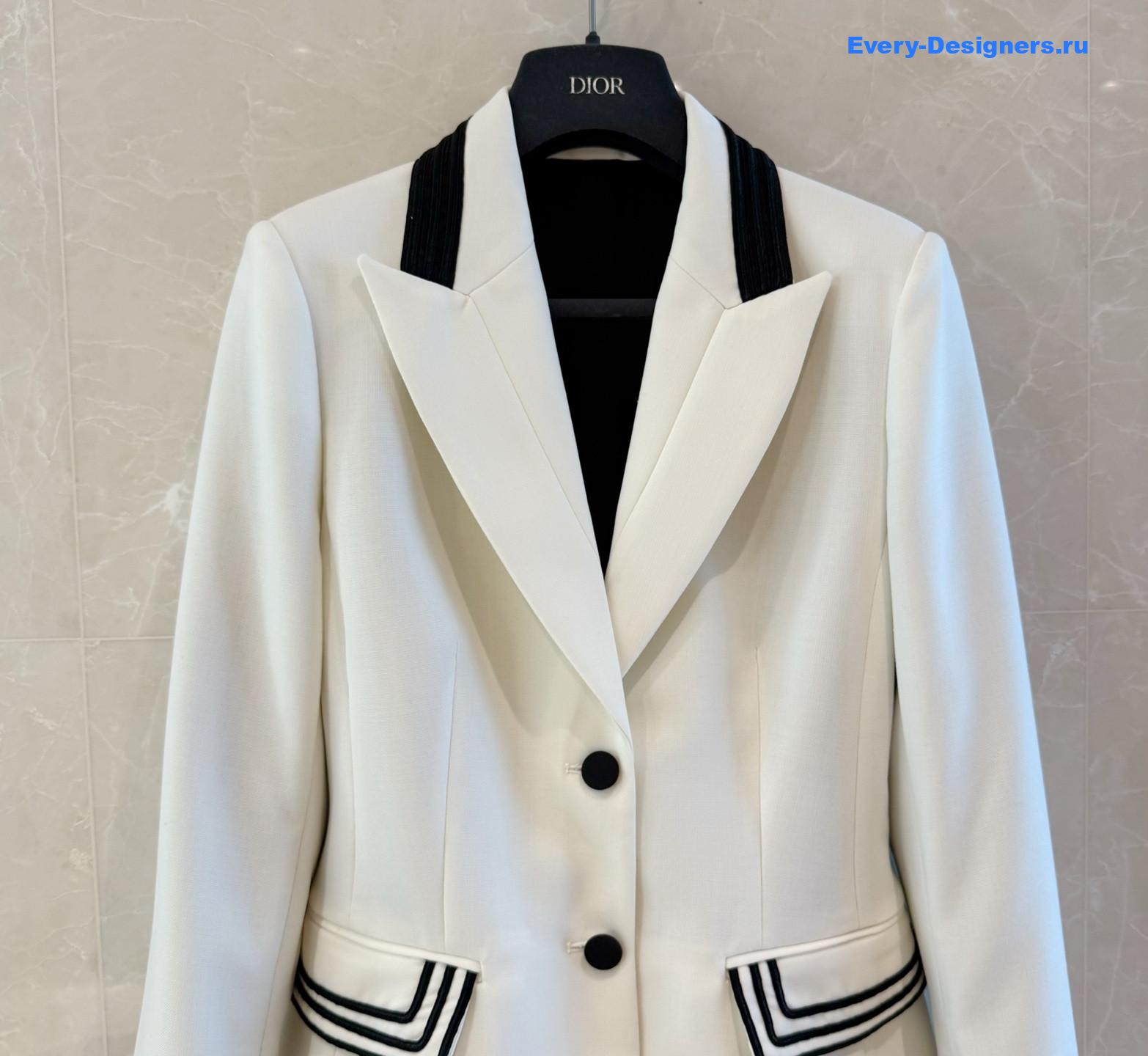 D10r ecru wool and mohair fitted jacket